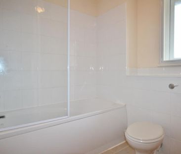 Louvain Road, Greenhithe, DA9 9DZ - Photo 4