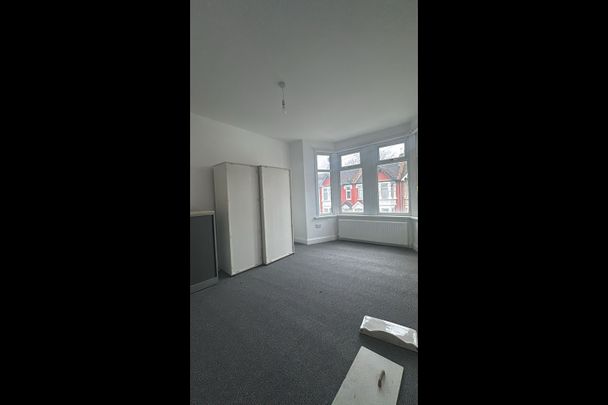 4 Bed Terraced House, Lathom Road, E6 - Photo 1