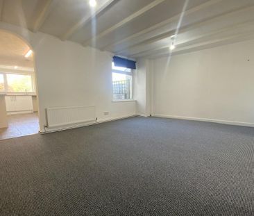 2 bedroom character property to rent - Photo 2