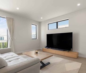 Modern 4 bed Family Home in Westgate - Photo 2