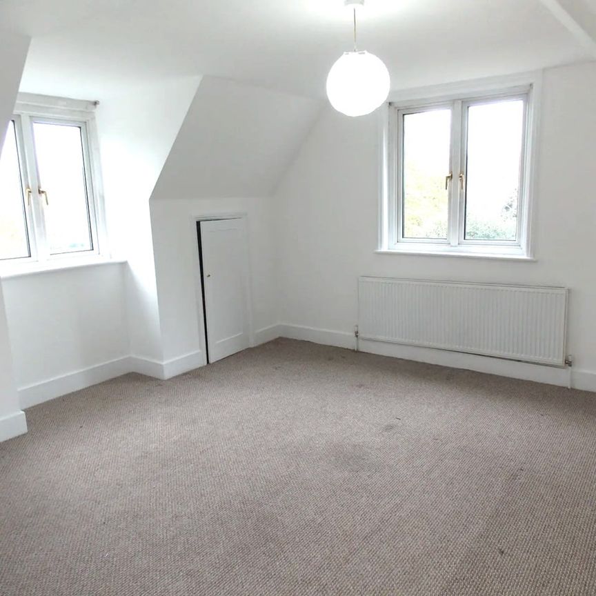 2 Bed Flat, Thicket Road, SE20 - Photo 1