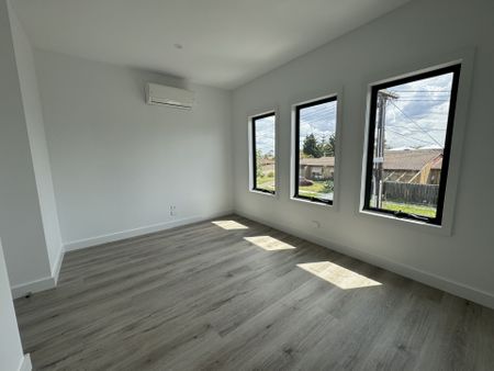 Low Maintenance New Townhouse - Photo 3