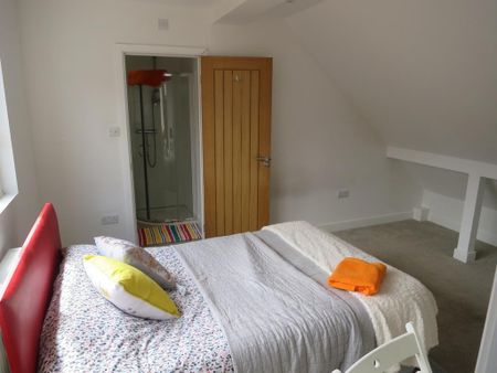 3 bedroom flat to rent - Photo 4