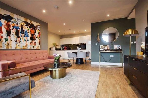 Fairfield Avenue, Staines-upon-thames, Surrey, TW18 - Photo 1