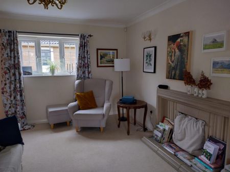 4 bedroom detached house to rent - Photo 3
