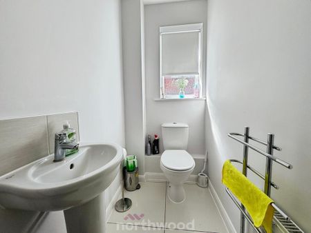 3 bedroom semi-detached house to rent - Photo 5