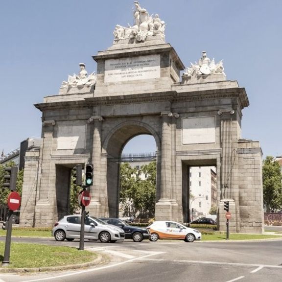 2 room luxury Flat for rent in Madrid, Spain - Photo 1