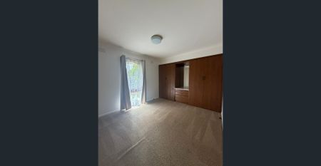 Freshly updated unit in central location. - Photo 4