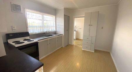 Tidy Two Bedroom Brick Unit - Photo 4