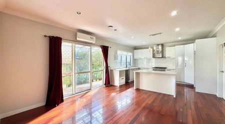 Spacious 6-Bedroom Home with Self-Contained Granny Flat – Perfect for Extended Families! - Photo 5