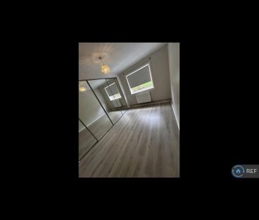 3 bedroom flat to rent - Photo 2