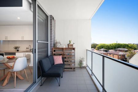 Gorgeous Two Bedroom Apartment in Ultra-Convenient Position - Photo 3