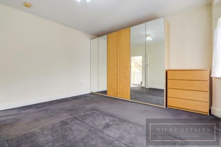 4 bedroom semi-detached house to rent - Photo 4