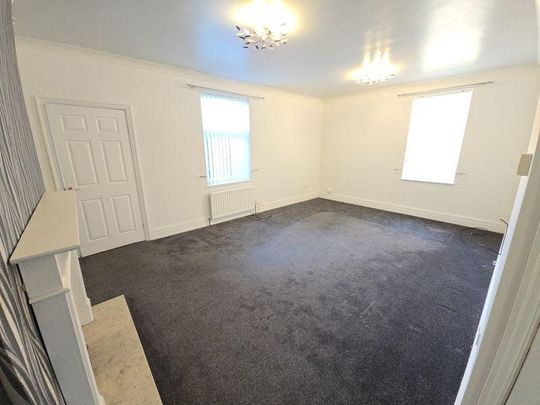 2 bedroom ground floor flat to rent - Photo 1