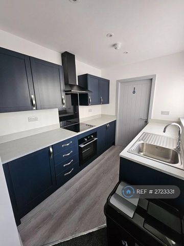 1 bedroom in a house share to rent - Photo 3