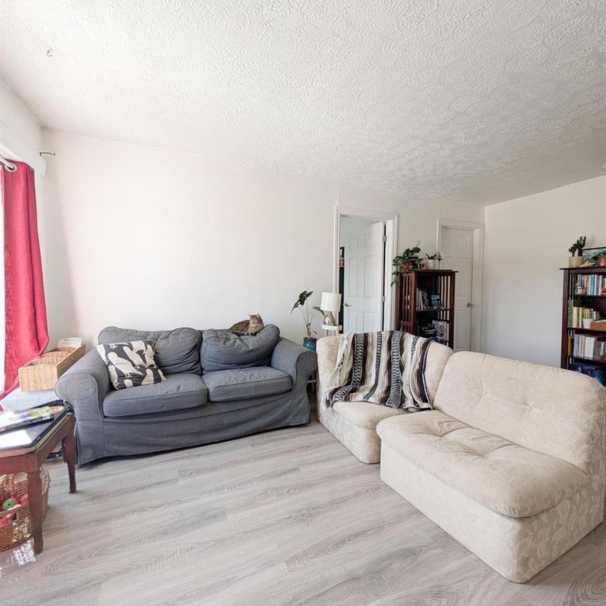 Immeuble - 5891-5901 Boulevard Bourque Grand 6 1/2 Sur Deux étages à Louer - Photo 1