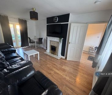 3 bedroom semi-detached house to rent - Photo 2