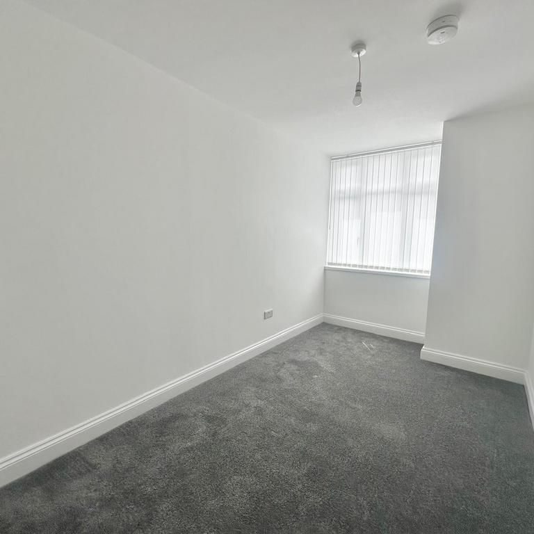 4 bedroom flat to rent - Photo 1