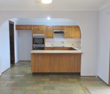 GREAT FAMILY HOME WITH POOL - Photo 2