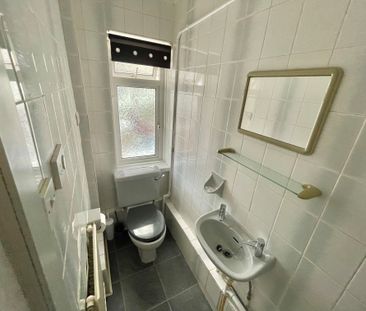 Wallisdown Road, BH12 5AA, Poole - Photo 1