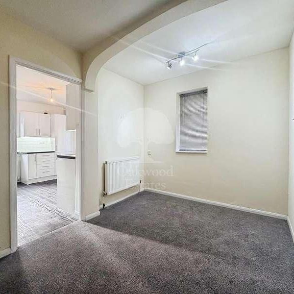 Courtlands, Maidenhead, SL6 - Photo 1