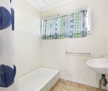 3 BEDROOM HOME - CLOSE TO SCHOOLS, SHOPS AND PUBLIC TRANSPORT - Photo 6