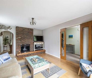 The Fieldings, Horley, RH6 - Photo 4