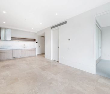 Brand New Designer One-Bedroom Residence in Prestigious "Pienza" - Photo 4