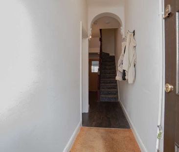 Contemporary 5 bed property on Coburn Street - Photo 4