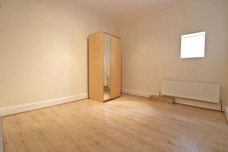 3 bedroom flat to rent - Photo 3