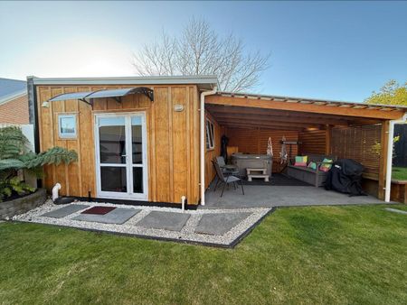 Spacious and modern home - Photo 3