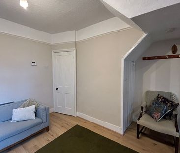 3 Bed Terraced House, Lebanon Road, CR0 - Photo 2