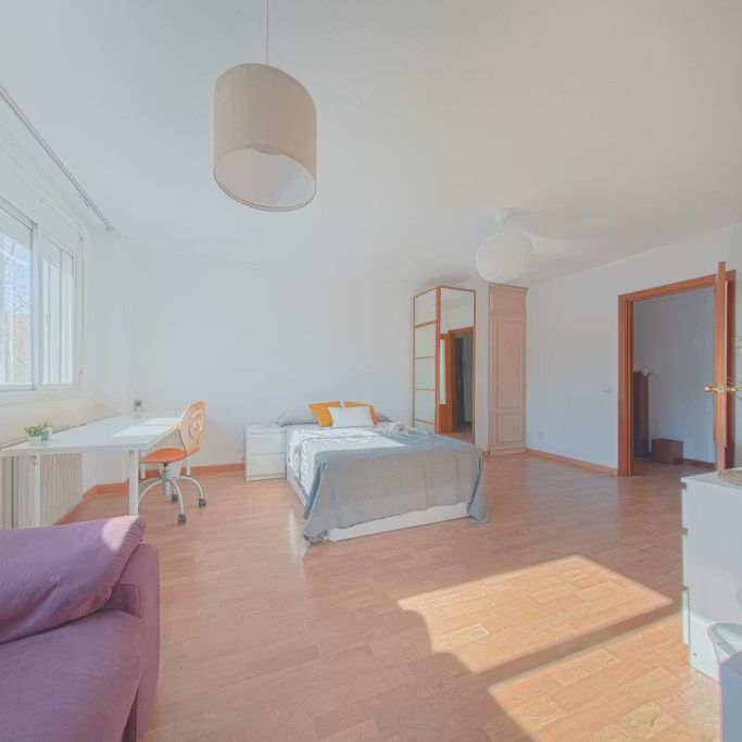 Calle de los Juglares, Madrid, Community of Madrid 28032 - Photo 1