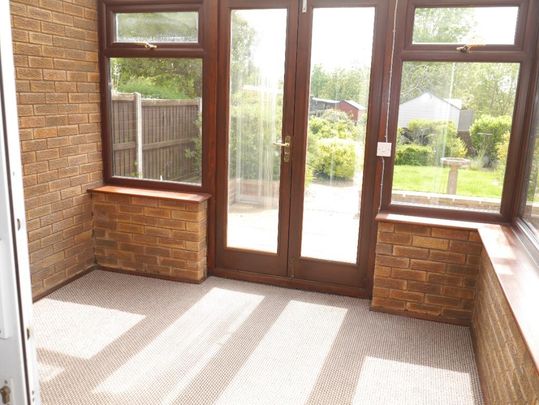 2 bedroom bungalow to rent - Photo 1