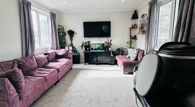 Charming 3 bedroom property in prime location - Photo 1