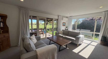 Light, Sunny, Warm and Quiet! - Photo 2