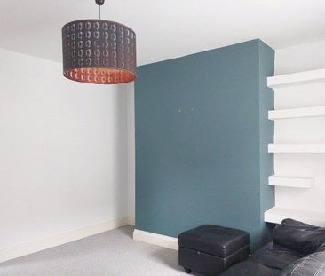 2 bedroom end of terrace house to rent - Photo 3