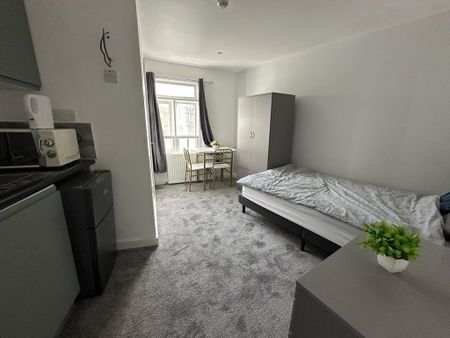 Studio to rent - Photo 2