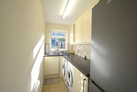 4 bedroom detached house to rent - Photo 5