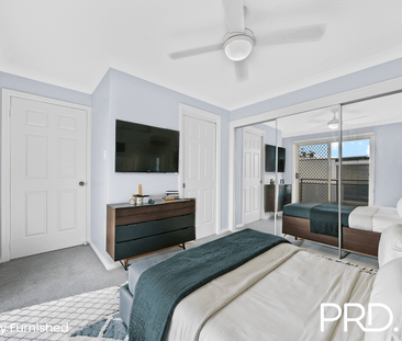 RECENTLY RENOVATED TOWNHOUSE NEXT TO THE RIVER - Photo 4