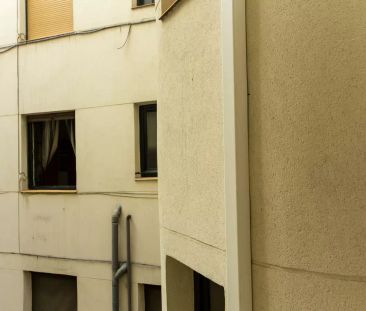 Big room with standalone wardrobe in shared apartment, Puerta del Sol - Foto 5