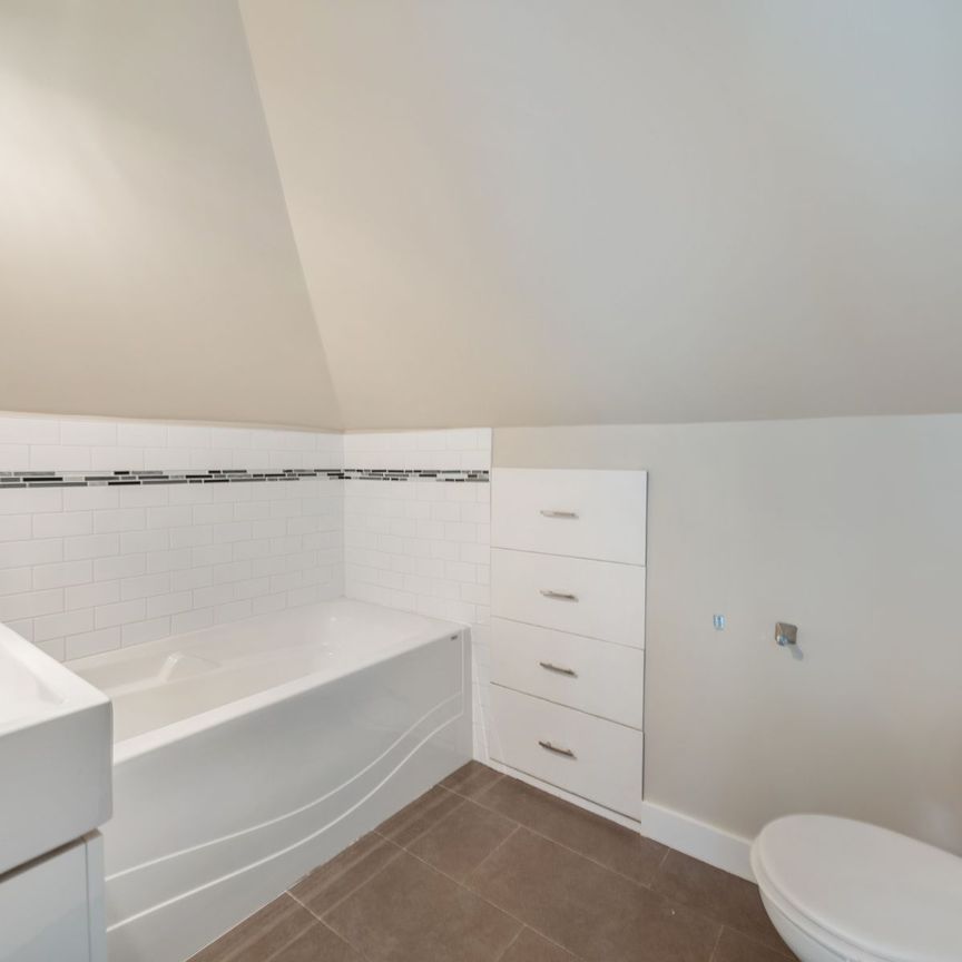 For Lease - 79 Poyntz Street, Penetanguishene, Ontario - Photo 1