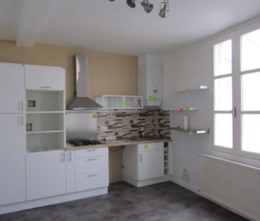 Location Appartement 4 pièces 117m² FONTENAY LE COMTE 85200 - Photo 5