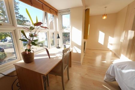 Room in a Shared House, Keats Close, SE1 - Photo 3