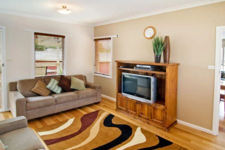 29 Toogoods Rise, Box Hill North. - Photo 4