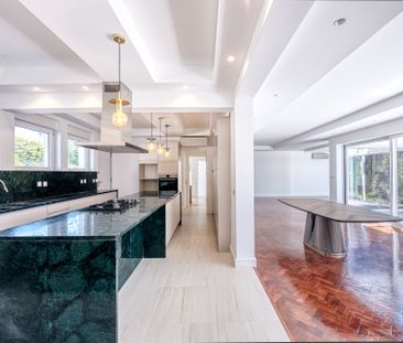 6-bedroom villa with pool and garden in Estoril. - Photo 6