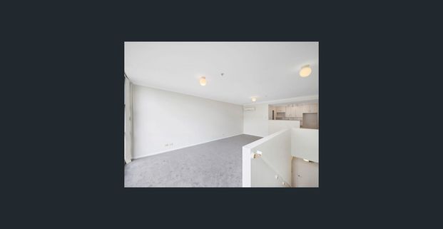 Spacious Top Floor Split Level Apartment With District Views - Photo 1