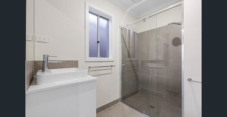 Contemporary Elegance and Family Comfort - Photo 4