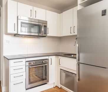 730 St Clarens Avenue - Photo 1