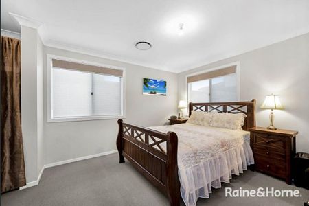 Lovely 3 Bedroom Home in Minto - Photo 2